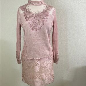 Chic Pink‎ Lace tunic with Long Sleeves